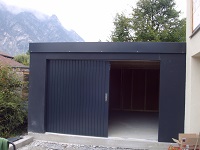 Fertiggarage in schwarz